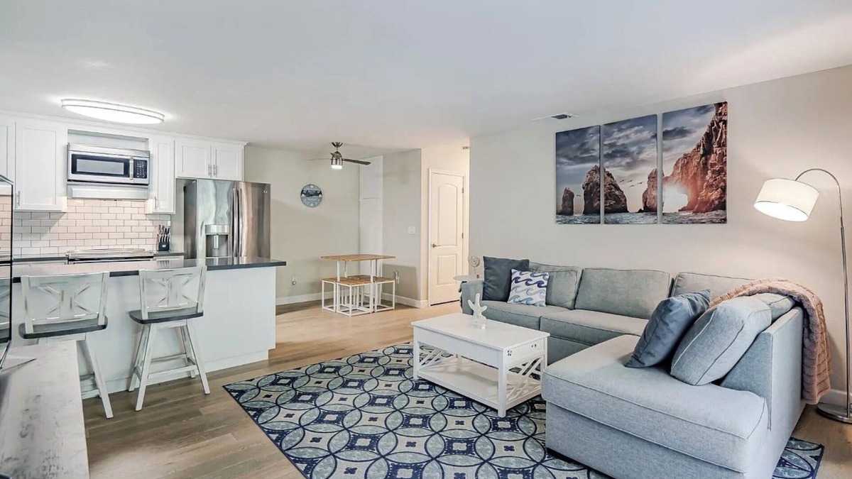 Eastside Santa Cruz Condo | Beach Condo Retreat Walk to Award-Winning Beaches!