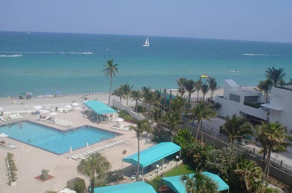 Hollywood South Central Beach Apartment | Beach condo with great views for your worry free vacation in Hollywood FL