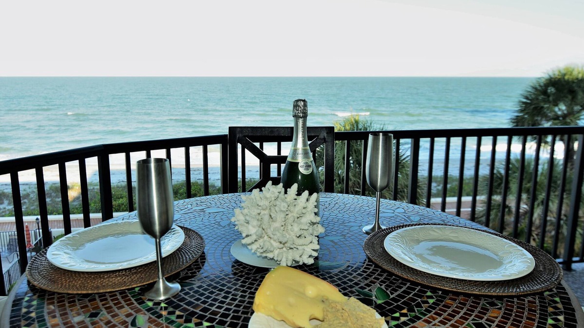 Belleair Beach Condo | Beach Front 2B 2B. Elegant Top Floor End Unit On Desirable Belleair Beach