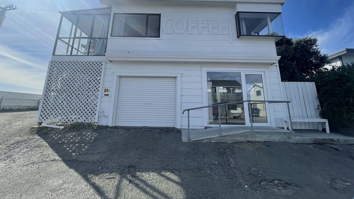 Foxton Beach Apartment | Beach Front Apartment - Above Premium Coffee Shop