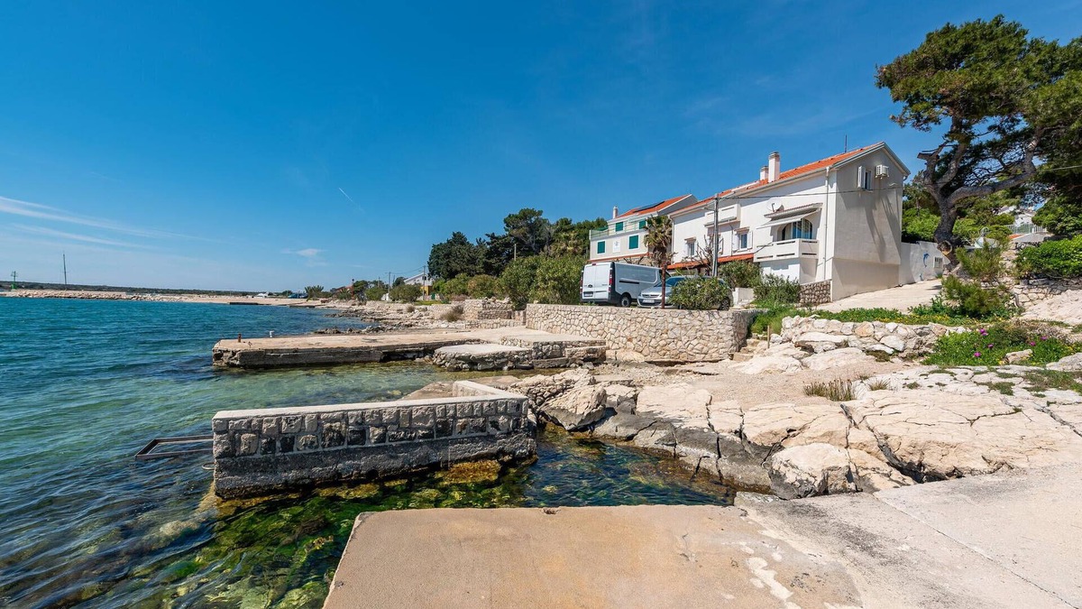 Kosljun Apartment | Beach front apartment in Kosljun