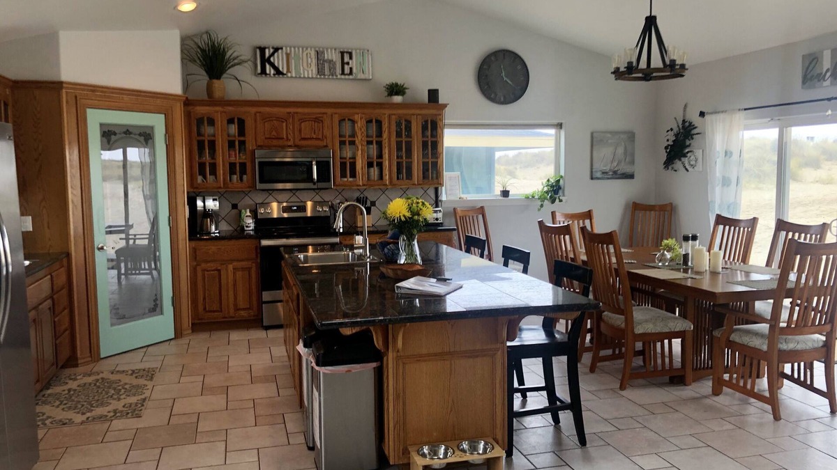 Bayshore House | Beach Front-Bay View.- Pool Access- Spacious-Relaxing-Pets. Great Spot!