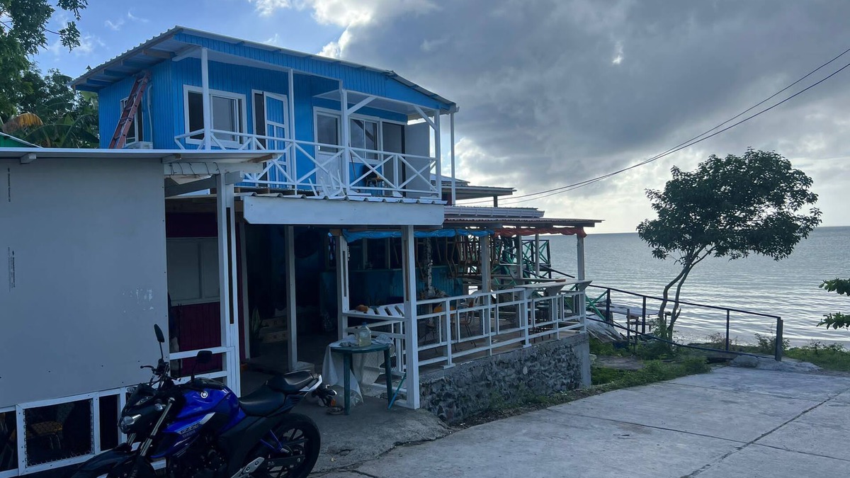 Bahia Suroeste House | Beach front bungalow with AC in Providencia