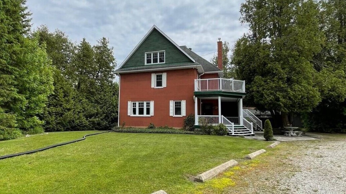 Hope Bay House | Beach Front Charming Rustic Century Home for a relaxing getaway