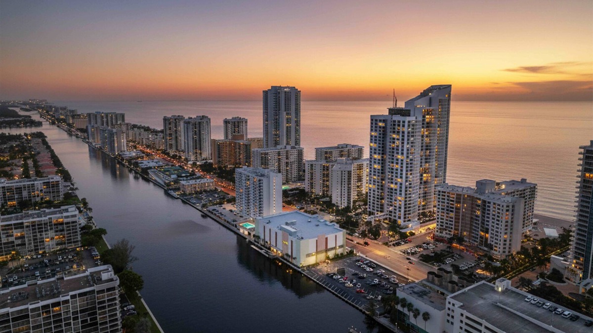 Hollywood South Central Beach Condo | Beach Front Condo in Hollywood Beach! | 2 Bed + 2Bath