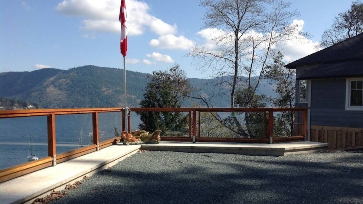 Maple Bay Cottage | Beach Front Cottage in Maple Bay