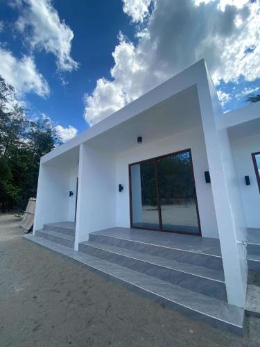 San Narciso Other | Beach front deluxe room with bathroom - Modern Cabin Shiloh 2