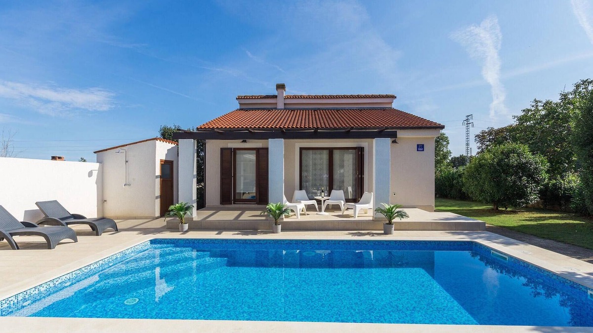 Liznjan House | Beach front home in Pula