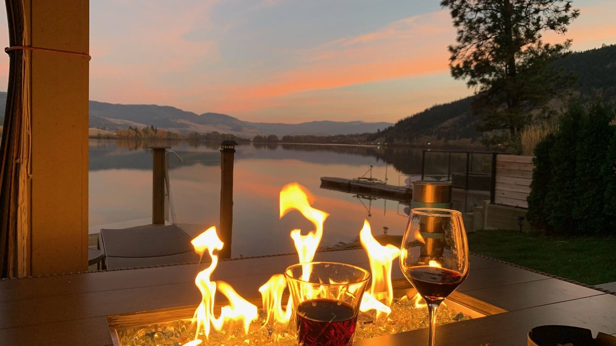Central Okanagan Apartment | BEACH FRONT HOME PRIVATE HOT TUB
