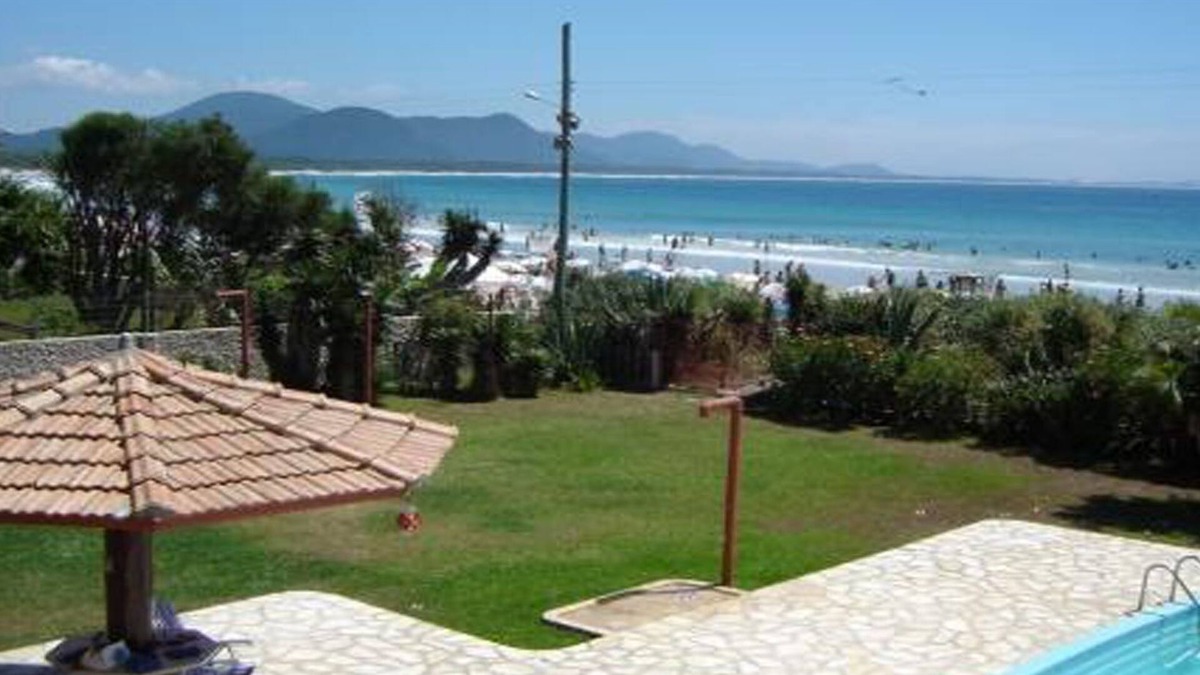 Barra da Lagoa House | Beach front house with pool bar lagoon season