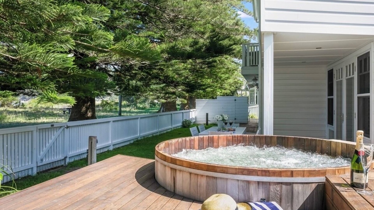 Patonga House | Beach Front House Outdoor Hot Tub Sauna