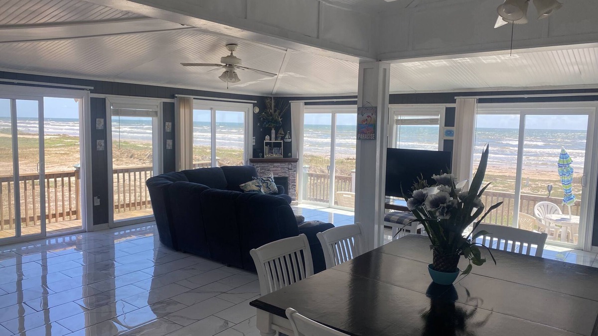 Cedar Lane Cottage | BEACH FRONT ISLAND COTTAGE 3 BEDROOM,1 BA PETS MUST BE DECLARED WHEN BOOKED.