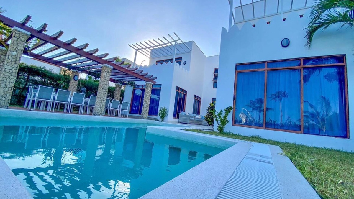 Mtwapa Villa | Beach Front Luxury Villa with private Beach.