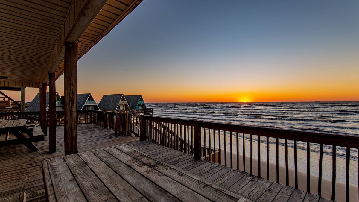 Surfside Beach House | Beach Front On Pedestrian Beach - bare feet to beach Aug15-18 50%+10% Off