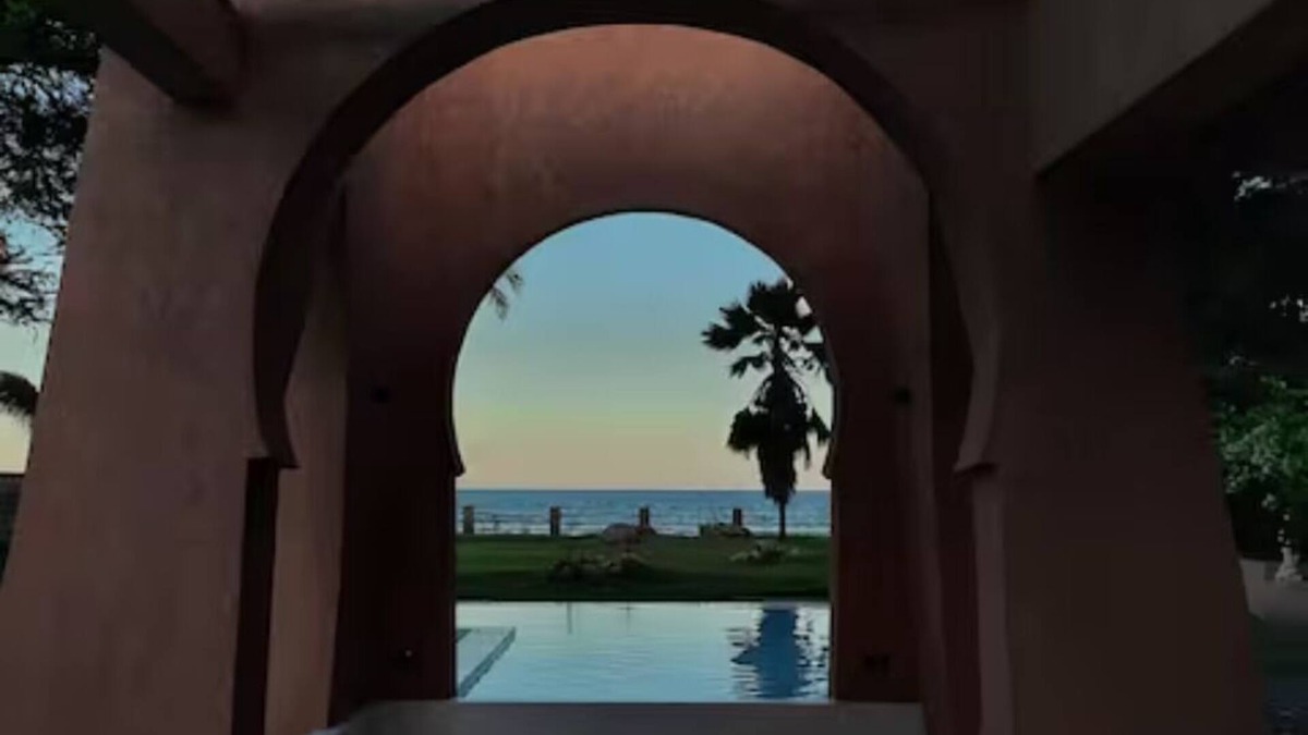 Galu Beach Villa | Beach Front Penthouse