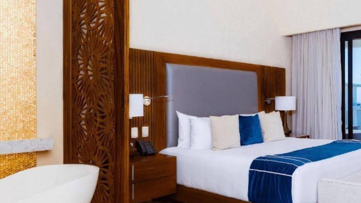 San Jose del Cabo Hotel | Beach Front Resort - 3 bedroom penthouse - Ocean tower - March 15-22nd