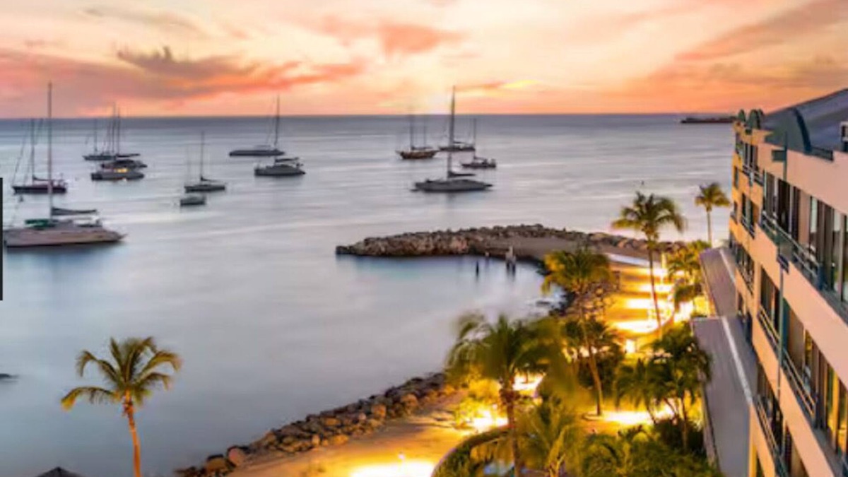 Little Bay Apartment | BEACH FRONT Spacious 2-bedroom hotel suite with kitchen, balcony in Philipsburg.