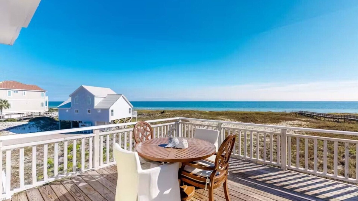 East End House | Beach Front Views, Private Pool, Private Mini-Putting Green, Free Beach Gear!