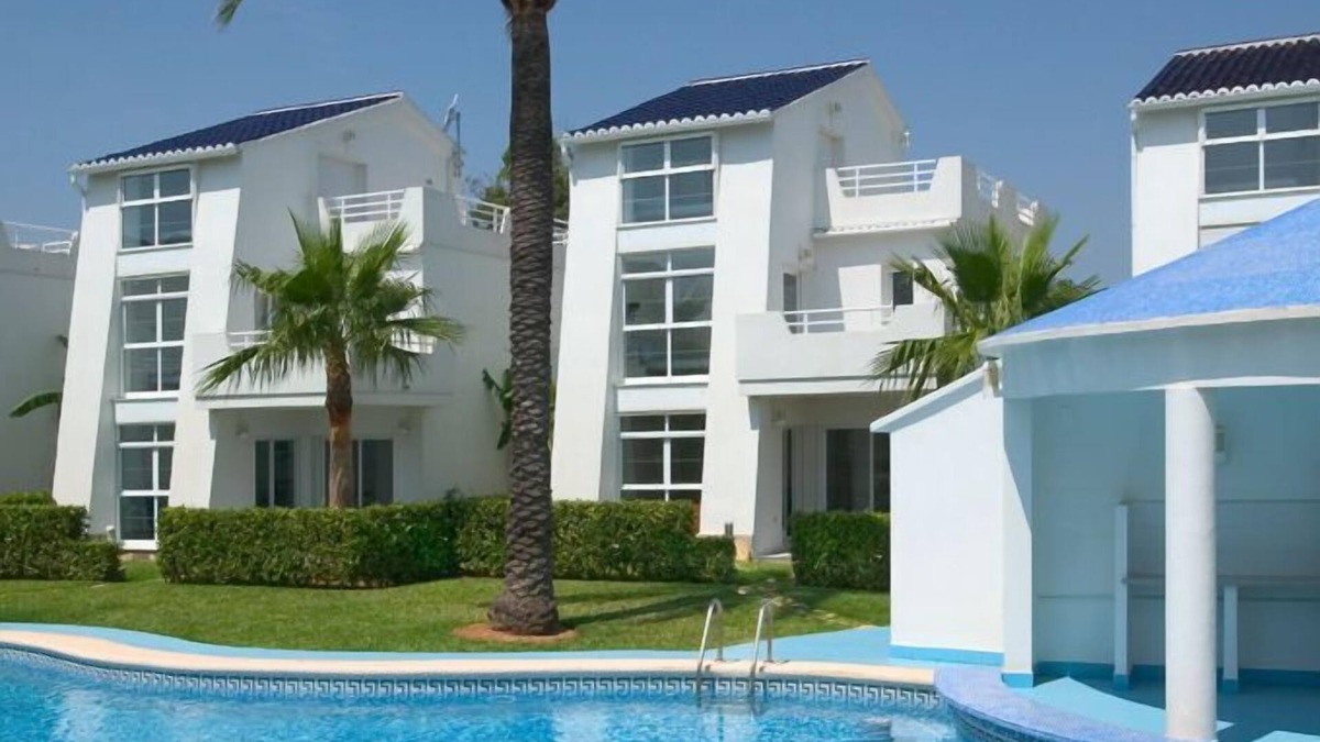 Molinell Villa | Beach front villa in a family friendly small community with pool