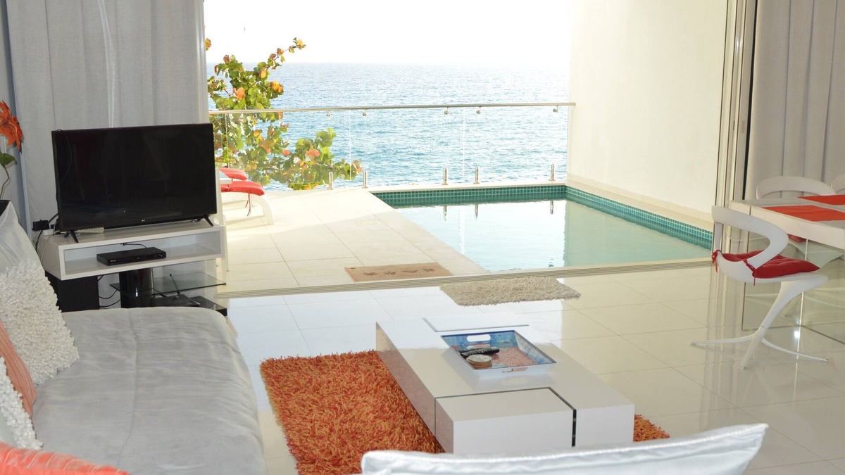 Maho Villa | Beach Front Villa in Cupecoy Bay, Sint Maarten