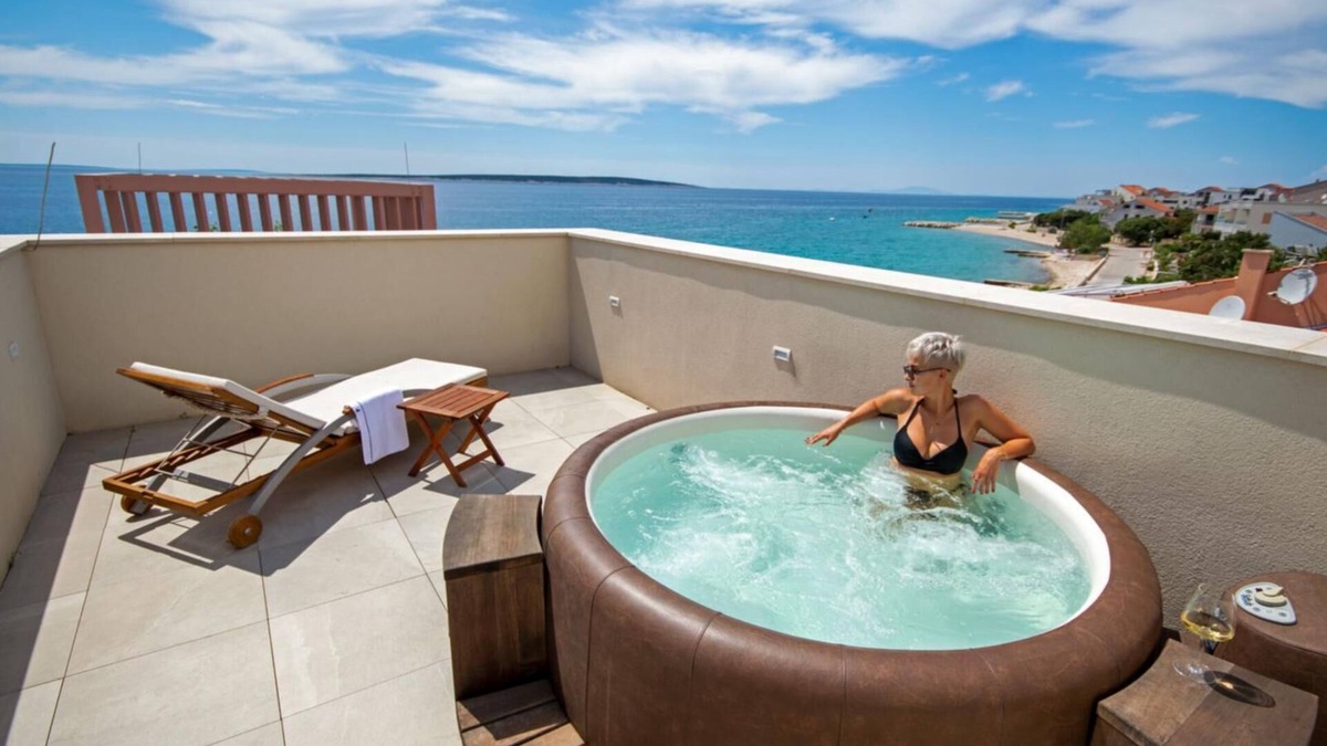 Kolan Apartment | Beach front villa Katja