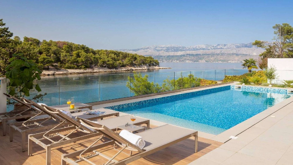 Splitska Villa | Beach Front Villa Splitska