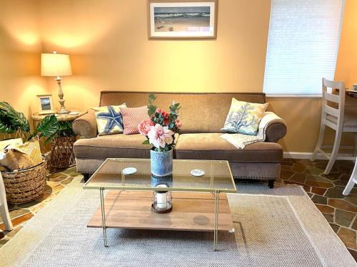 Rehoboth Beach House | Beach gem! Hot Tub/EV/2bd/3.7mi beach/.5mi outlets