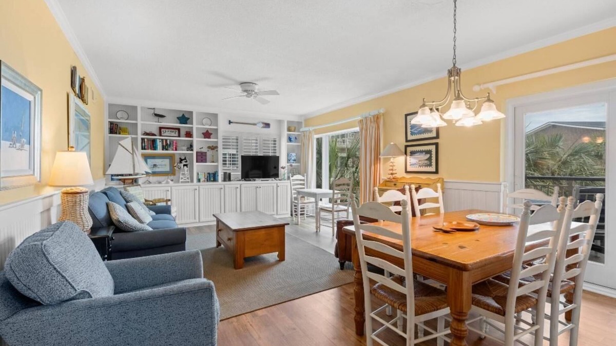 Georgetown County Condo | Beach & Golf Escape 2 Bdrm End Unit 3rd Flr