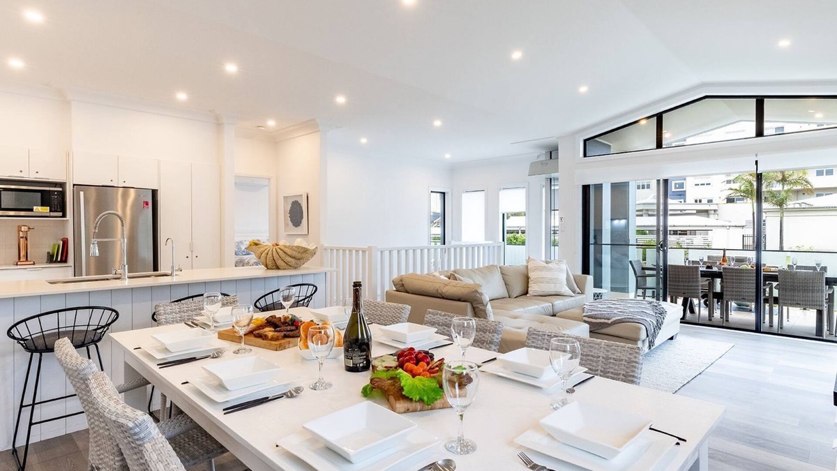 Shoal Bay House | Beach Haven, 3a Messines Street - 4 Minute walk to the beach, WiFi , Air Con