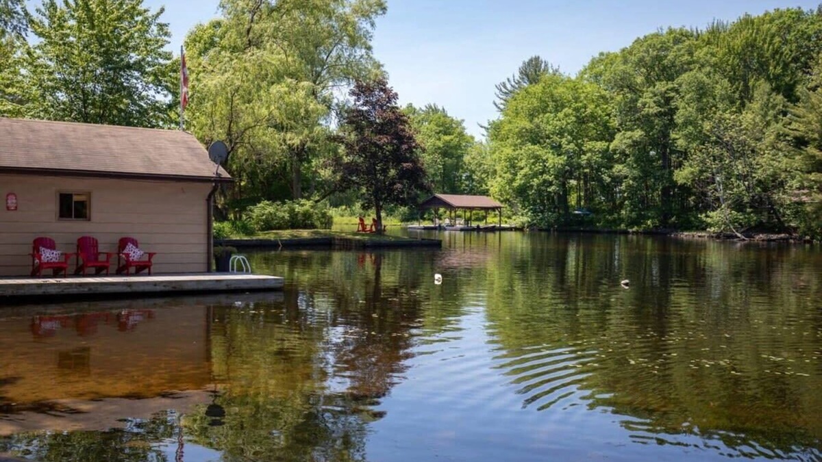 Bracebridge House | Beach Haven A Charming Lake Muskoka family cottage