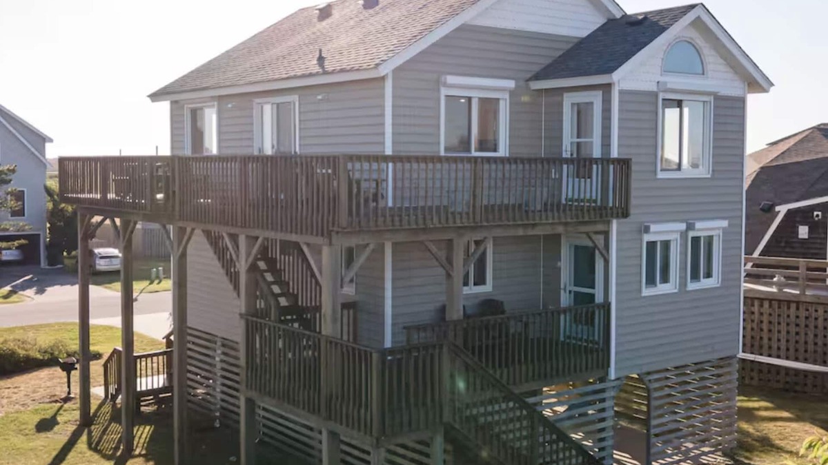South Nags Head House | Beach Haven Just Steps Away from the Ocean, Amazing Views