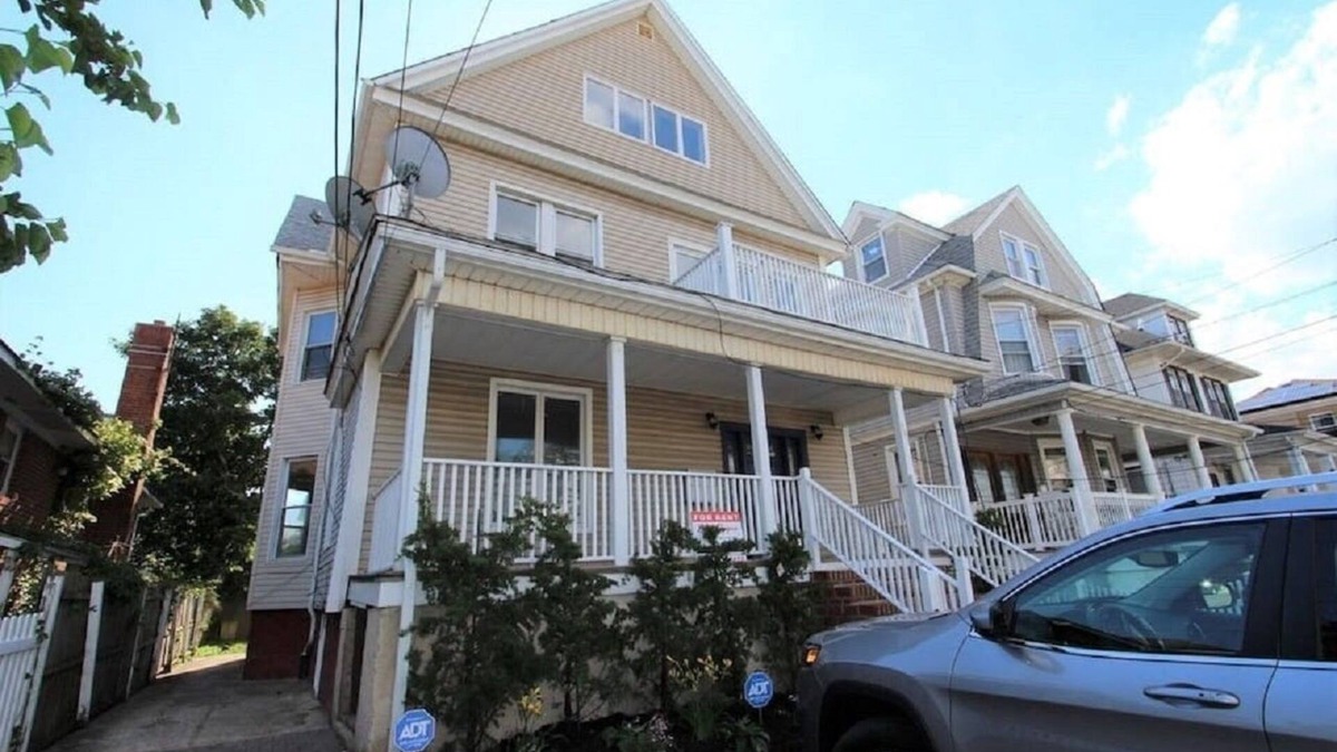 Queens House | Beach Hideaway