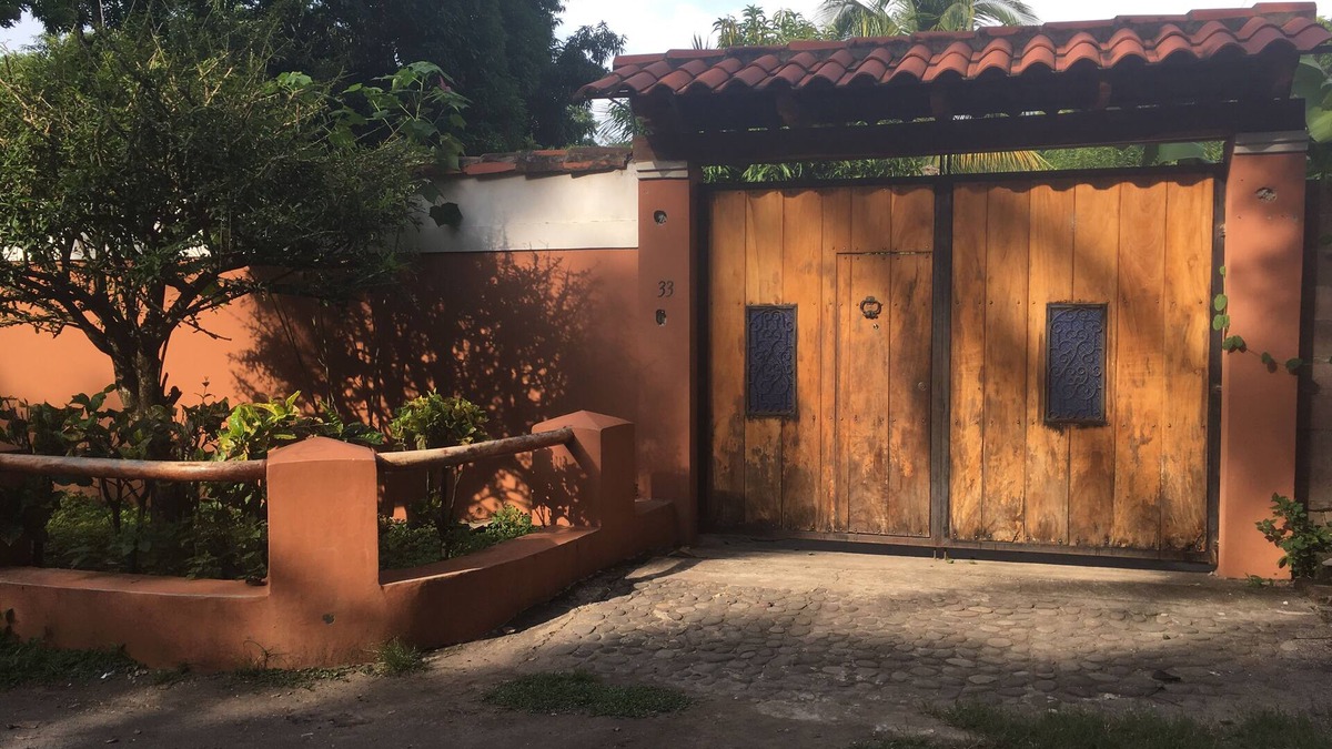 La Libertad House | Beach Home in Playa Palmarcito - surfing, seafood and serenity