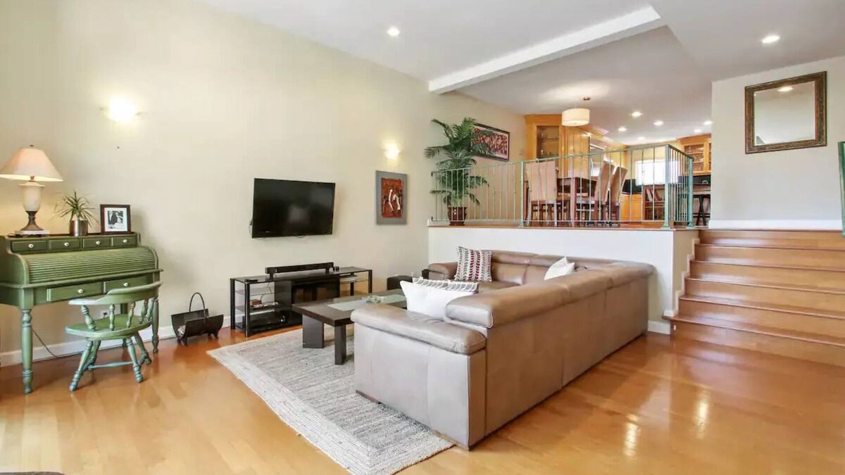 Hermosa Beach House | Beach home with A/C a few blocks from the Beach!nn