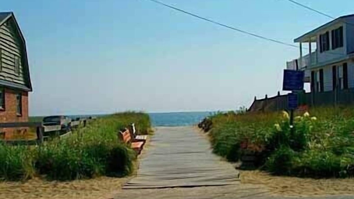 Seabrook House | Beach House at Seabrook Beach NH 50 steps to the sand!