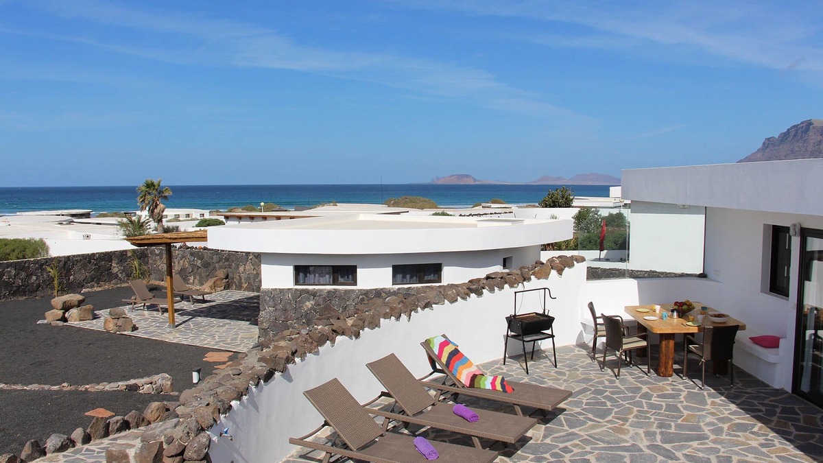 Urbanizacion Famara Villa | Beach House Daida with whirlpool in fantastic location in the Famara Nature Park