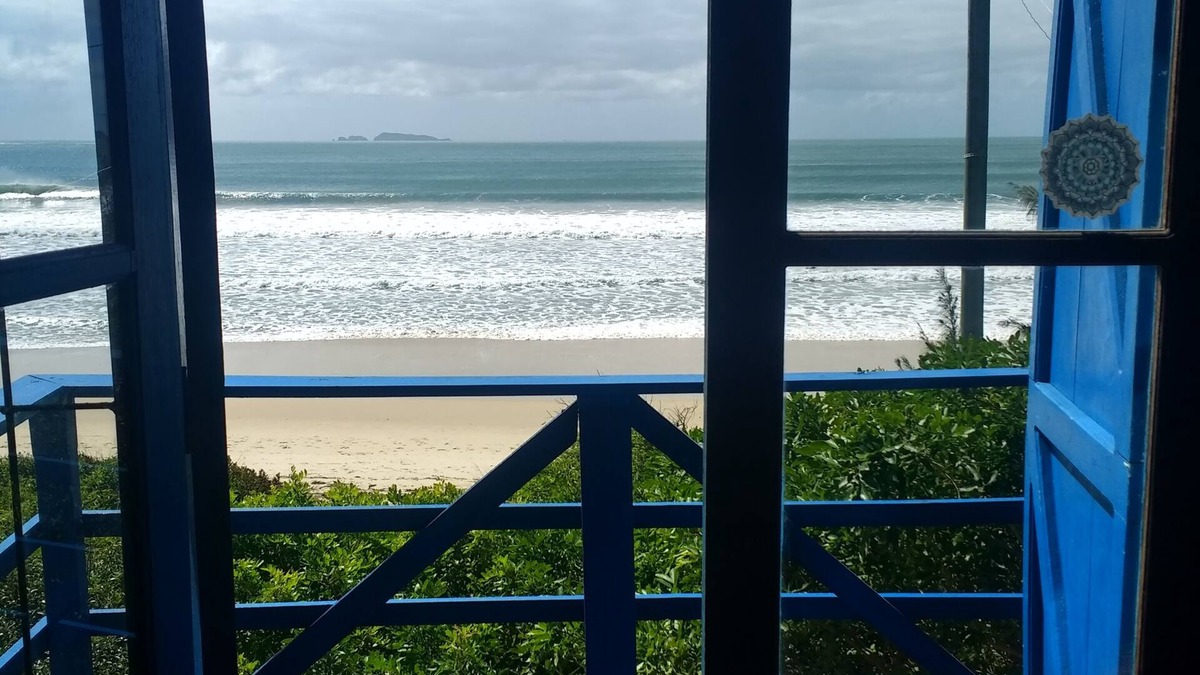 Acores House | Beach house facing the sea