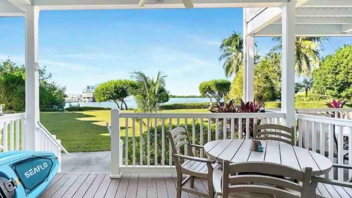 Marathon House | Beach House Getaway - Kayaks & 2-2.5 Villa