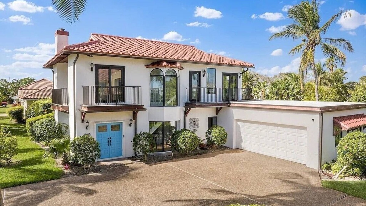 Vero Beach House | Beach House in exclusive gated Community- 4 bedroom POOL, 1st floor Bedroom/Bat