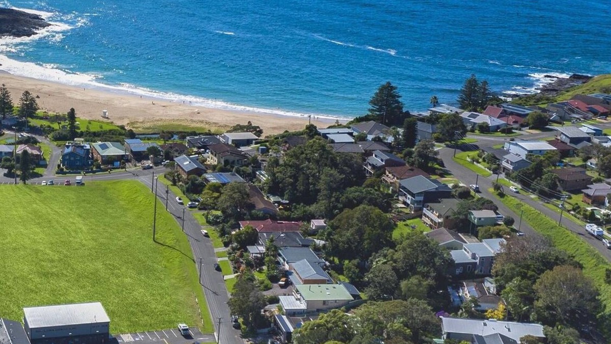 Kiama House | Beach House Kendalls - Low Season Special - Stay 3 PAY FOR 2 Nights