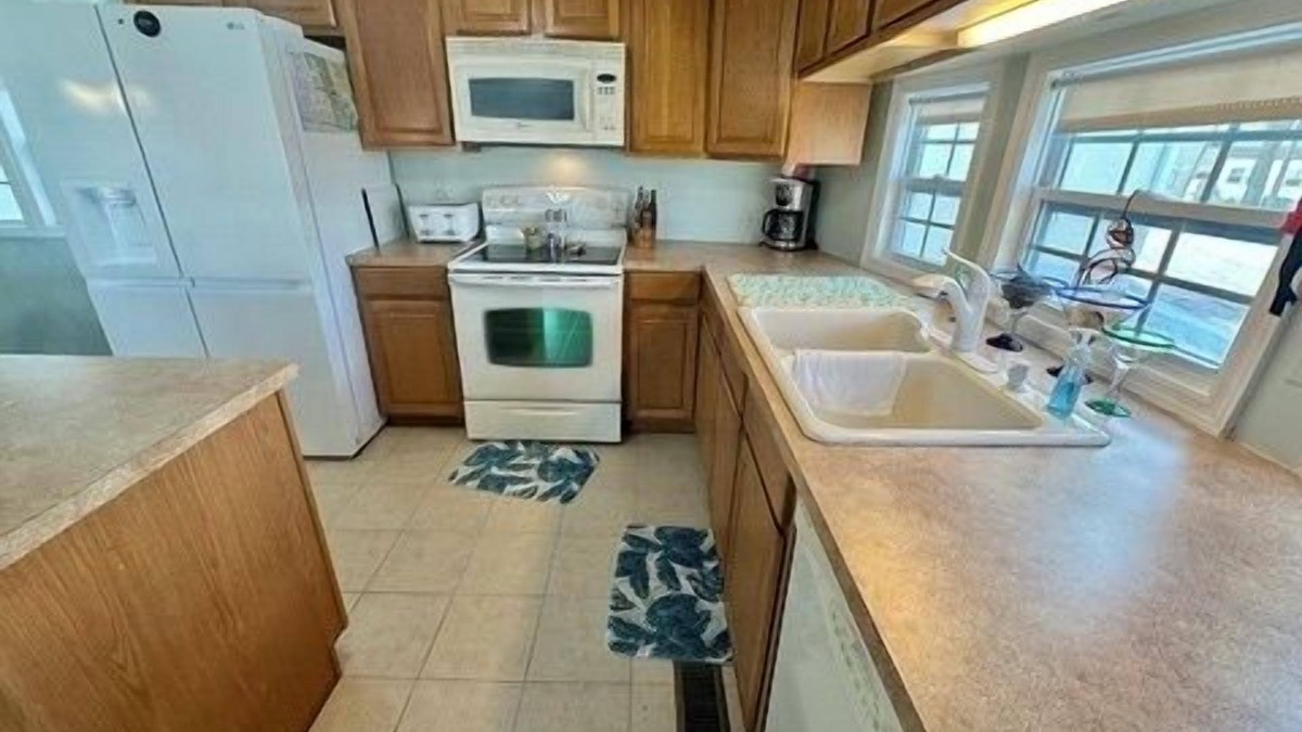 Hutchinson Island South House | Beach house located with a fully equipped kitchen.
