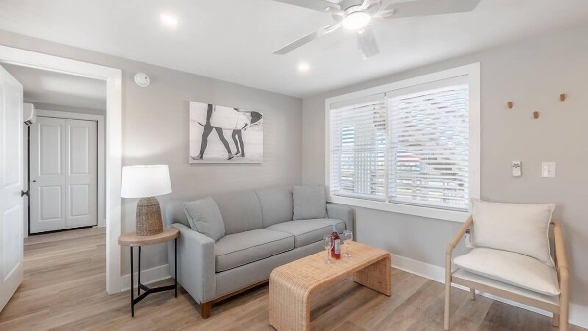Yaupon Beach Hotel | Beach House OKI - Queen Suite in hotel on Oak Island, North Carolina