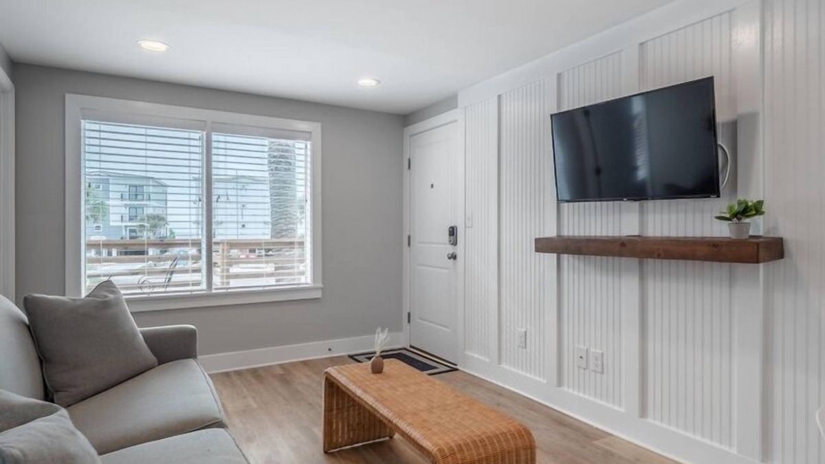 Yaupon Beach Hotel | Beach House OKI - Two Bedroom Suite in hotel on Oak Island, North Carolina