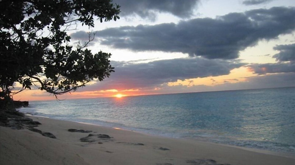Sugar Loaf Settlement House | Beach House on Secluded Gorgeous Beach