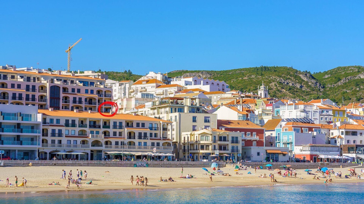 Sesimbra Apartment | Beach House on the golden beach!