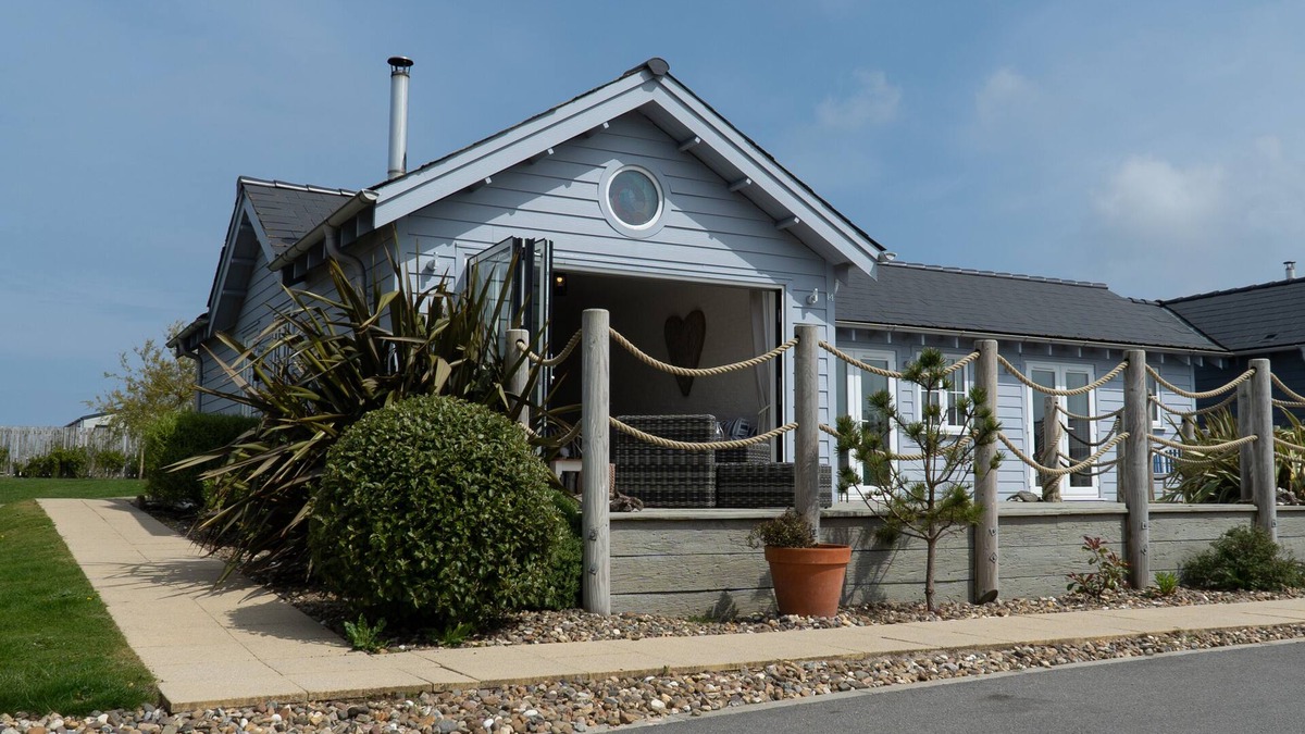 Filey House | Beach House Paradise Found WF-Fi, Netflix, Pool,Gym, Pet Friendly close to beach