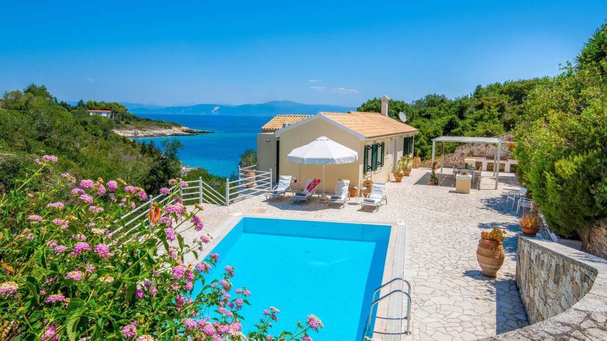 Katsimatika Villa | Beach House Sophia Paxos: Private Pool, Views, WiFi, Aircon
