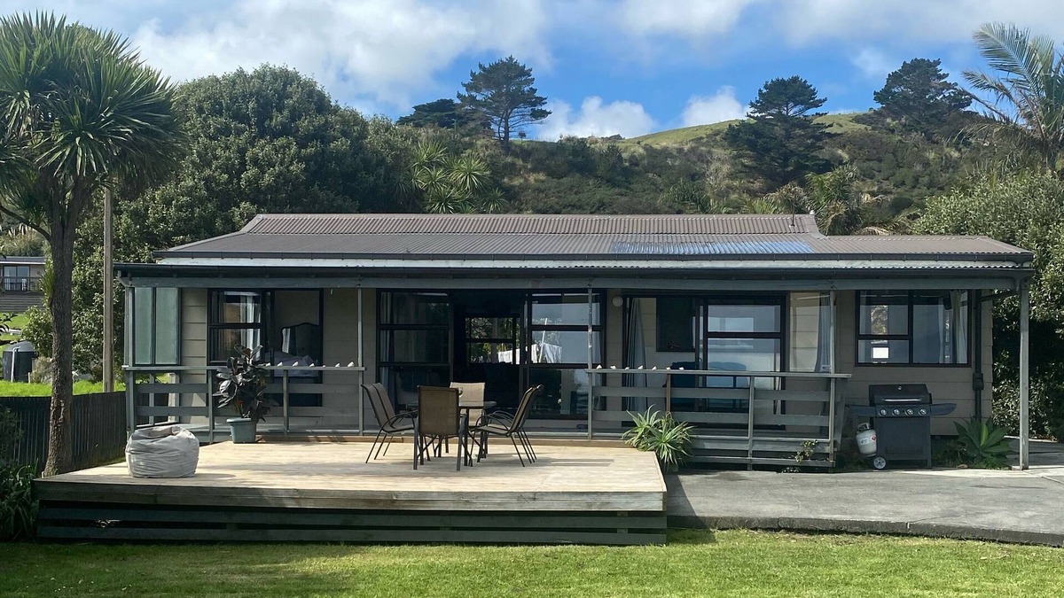 Omapere House | Beach House - Stunning Sunsets directly looking at Hokianga Bar