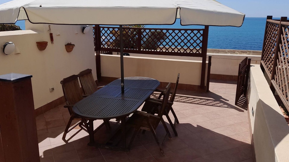 Portu Maga House | Beach house with terrace overlooking the beach of Portu Maga