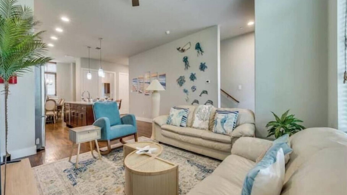 Farmers Branch House | Beach-Inspired Centrally Located Home